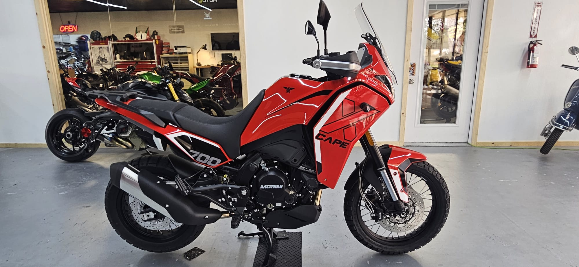 2026 X-Cape 700 Red