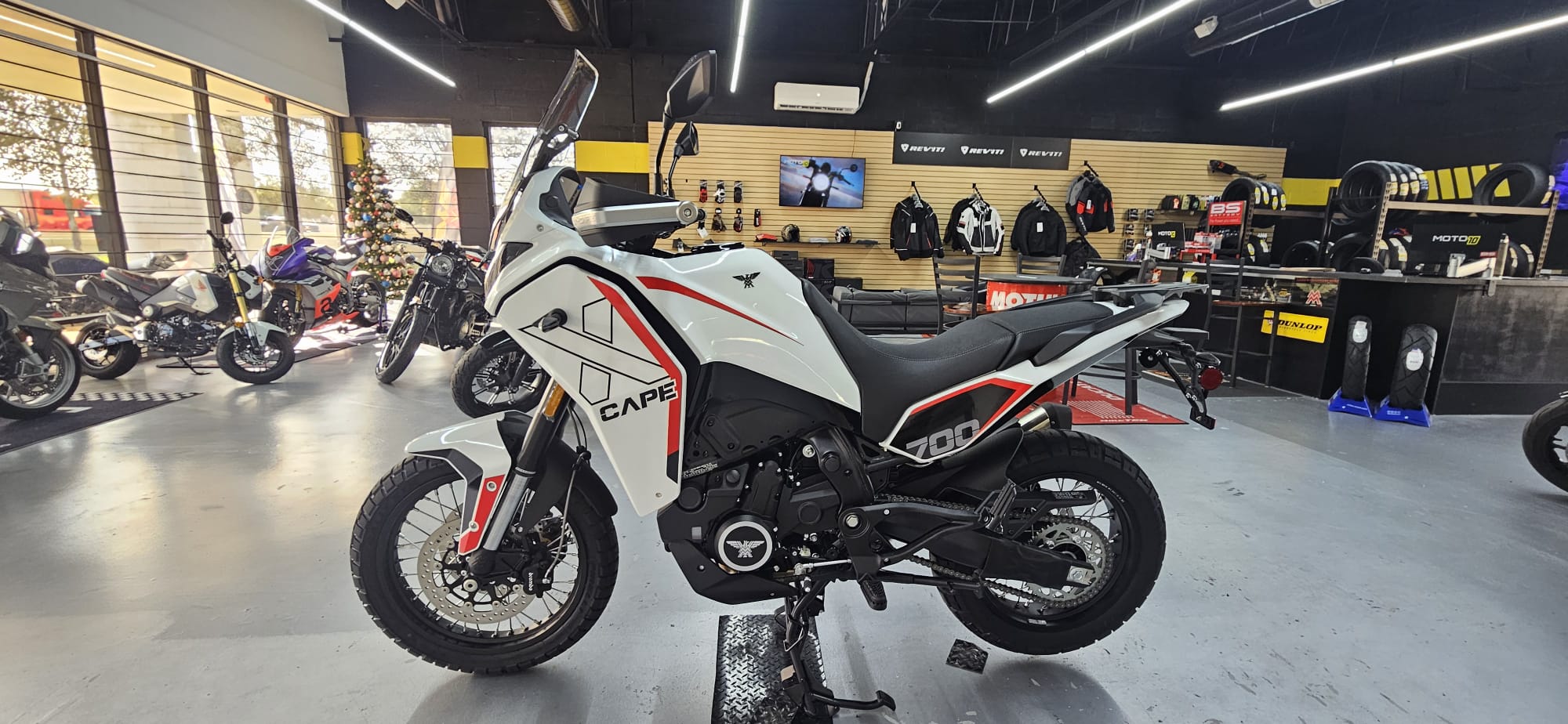 2026 X-Cape 700 White